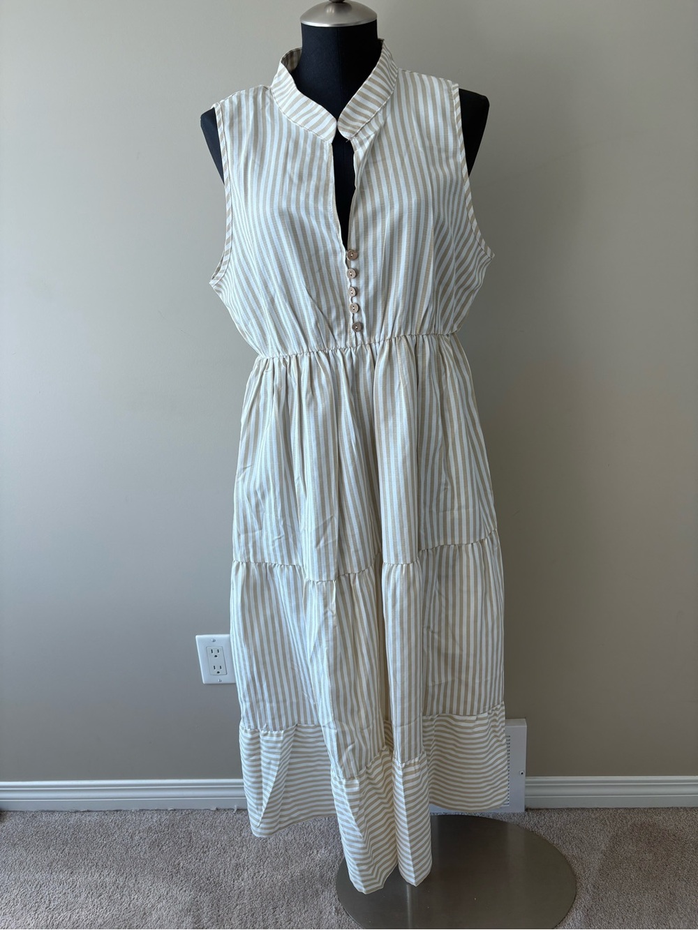 White and beige striped women’s maxi dress XL